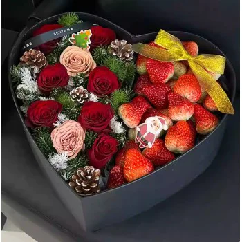Christmas Rose & Strawberry Heart Box Christmas Rose & Strawberry Heart Box