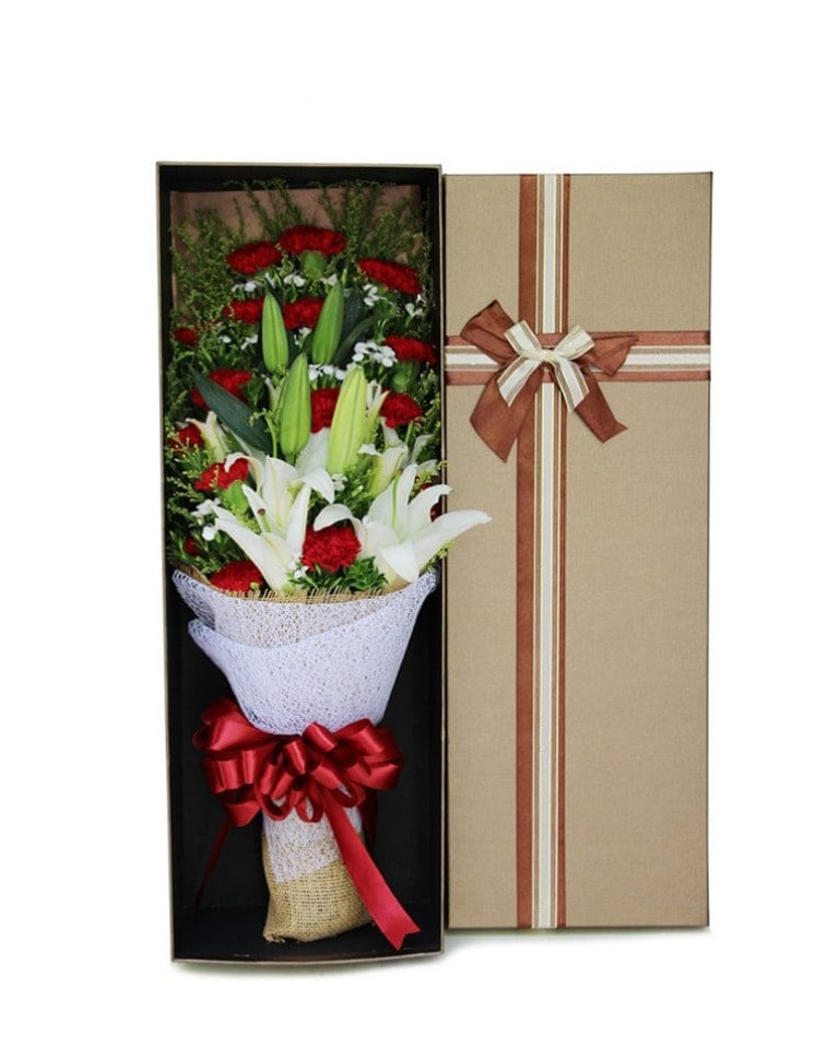 19 Red Carnations with 6 Lilies in Luxury Boxa
