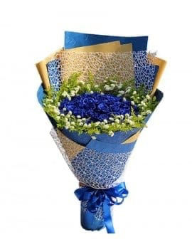 33 Blue Roses
