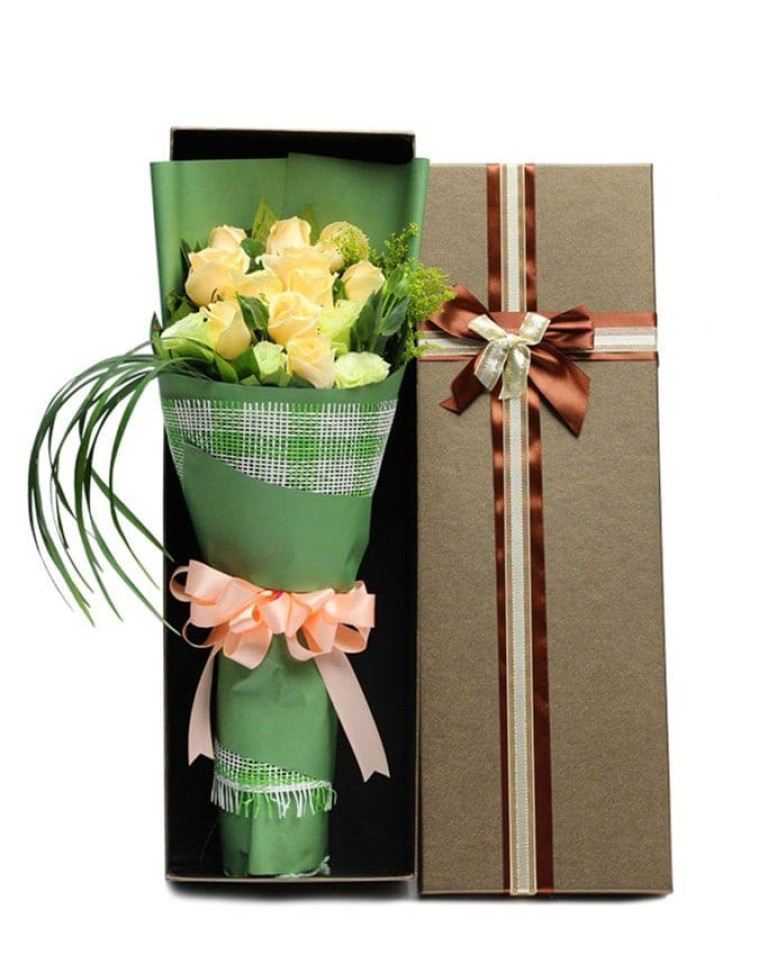 11 Champagne Roses in Luxury Boxa
