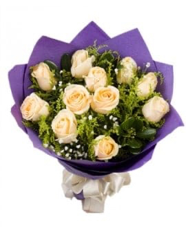 11 Champagne Roses
