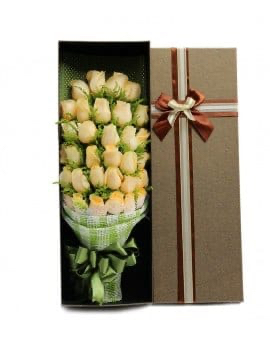 33 Champagne Roses in Luxury Box