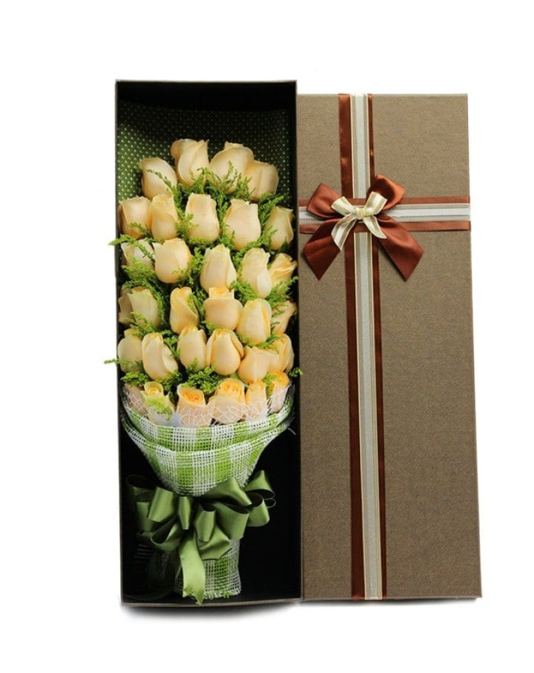 33 Champagne Roses in Luxury Boxa