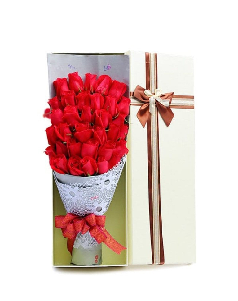 33 Red Roses in luxury boxa